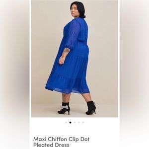 NWT Torrid Maxi Chiffon Clip Dot Pleated Dress in Sapphire Blue Plus Sz 4